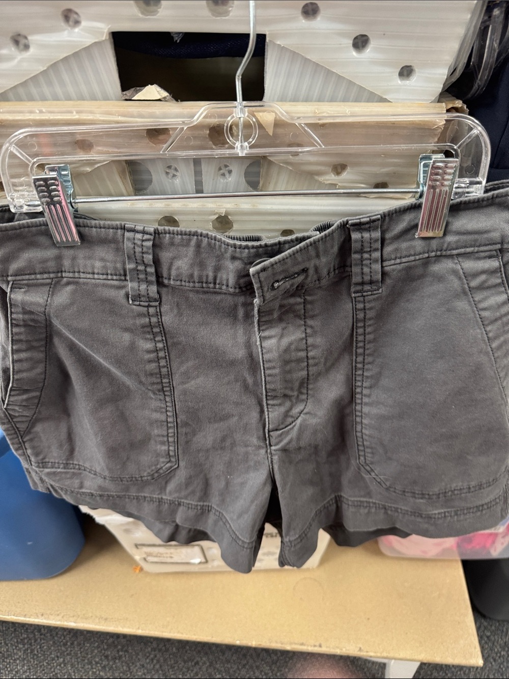 Old navy shorts small // 080531